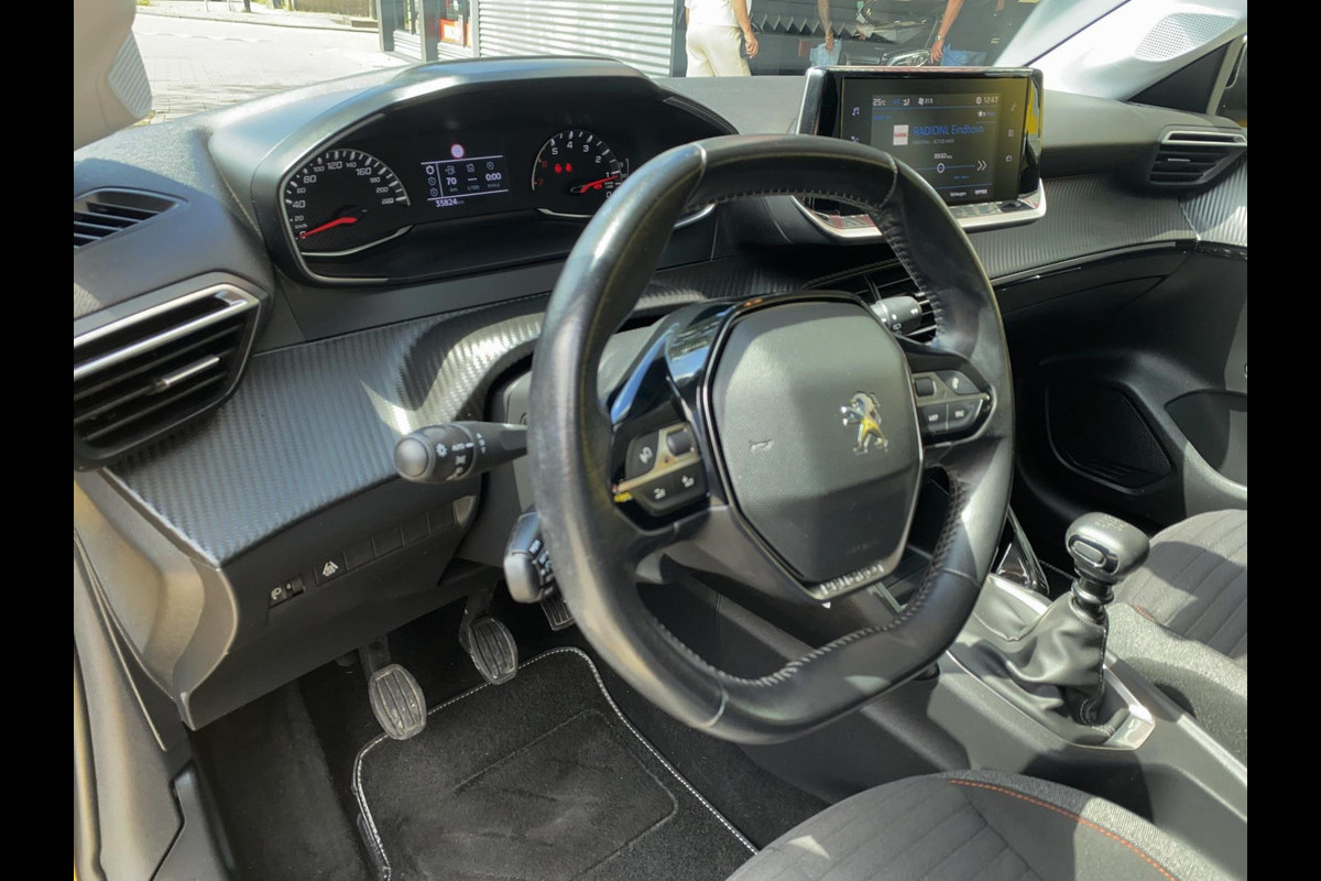 Peugeot 208 1.2 PureTech Active Pack - Apple CarPlay/Navigatie I Airco I Sport velgen I LED I PDC I 35.000 KM -Dealer onderhouden Peugeot 208 1.2 PureTech Active Pack - Apple CarPlay/Navigatie I Airco I Sport velgen I LED I PDC I 35.000 KM -Dealer onderhouden