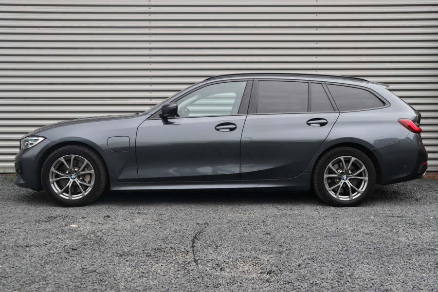 BMW 3 Serie Touring 330e Sportline Harman Kardon / Camera / Trekhaak /