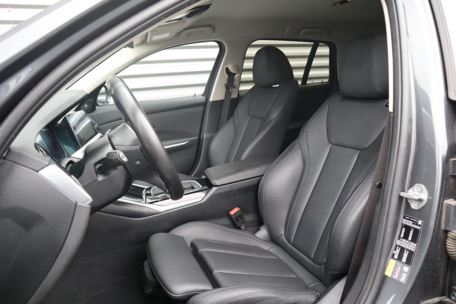BMW 3 Serie Touring 330e Sportline Harman Kardon / Camera / Trekhaak /