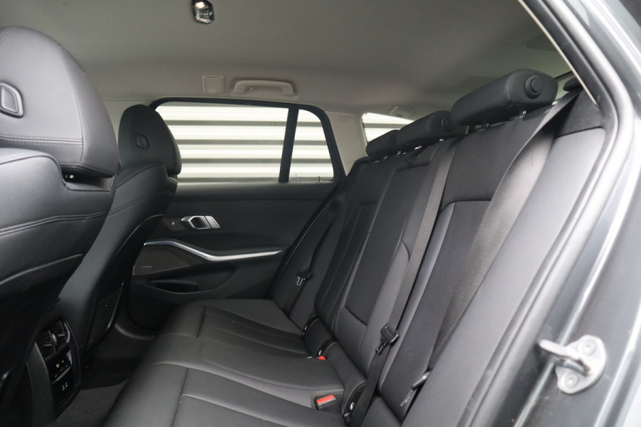 BMW 3 Serie Touring 330e Sportline Harman Kardon / Camera / Trekhaak /