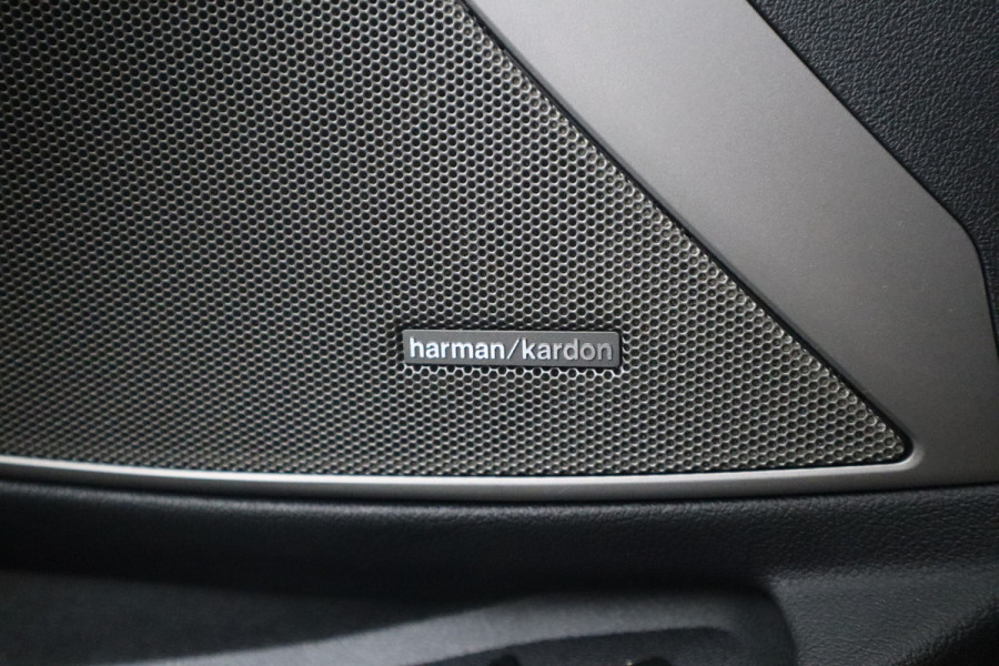 BMW 3 Serie Touring 330e Sportline Harman Kardon / Camera / Trekhaak /
