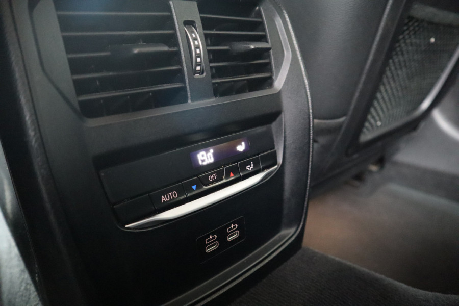BMW 3 Serie Touring 330e Sportline Harman Kardon / Camera / Trekhaak /