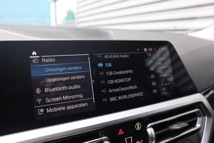 BMW 3 Serie Touring 330e Sportline Harman Kardon / Camera / Trekhaak /
