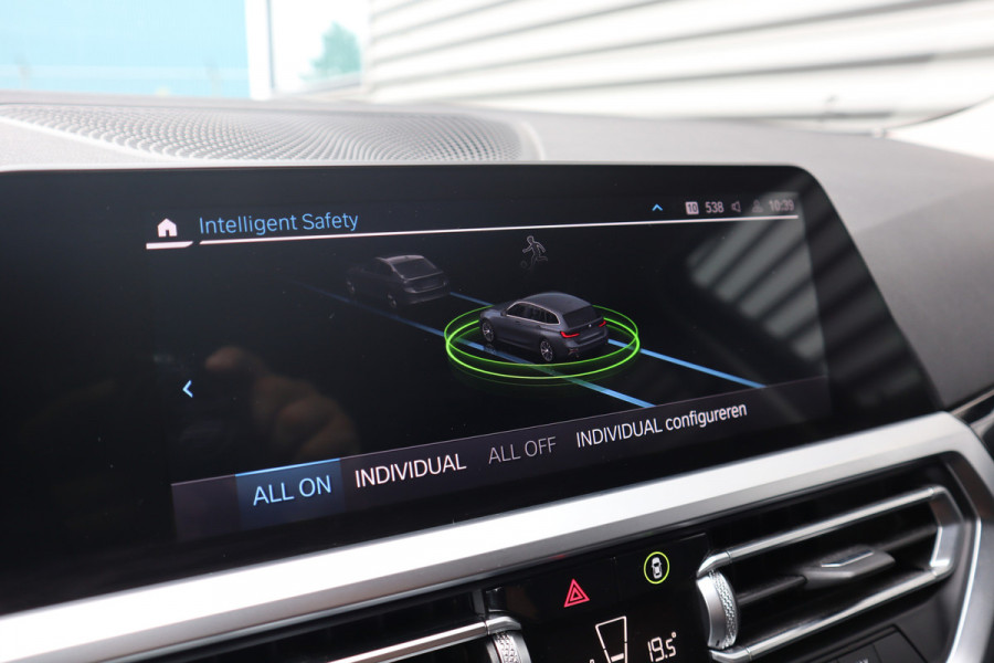 BMW 3 Serie Touring 330e Sportline Harman Kardon / Camera / Trekhaak /