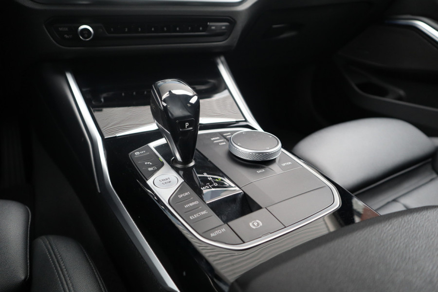 BMW 3 Serie Touring 330e Sportline Harman Kardon / Camera / Trekhaak /