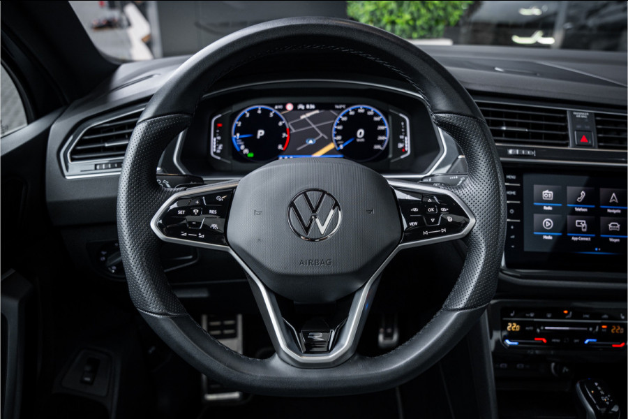 Volkswagen Tiguan 1.5 TSI R-Line Business+ - R Line | Panorama | Elek. Trekhaak | ACC | Camera