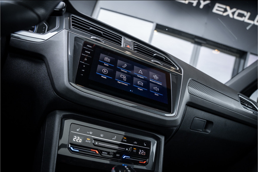 Volkswagen Tiguan 1.5 TSI R-Line Business+ - R Line | Panorama | Elek. Trekhaak | ACC | Camera