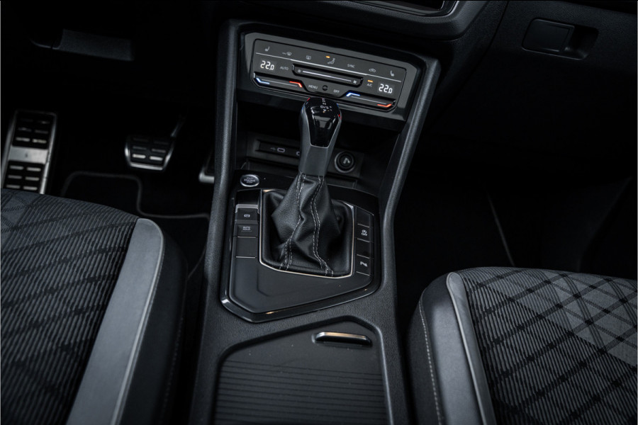 Volkswagen Tiguan 1.5 TSI R-Line Business+ - R Line | Panorama | Elek. Trekhaak | ACC | Camera