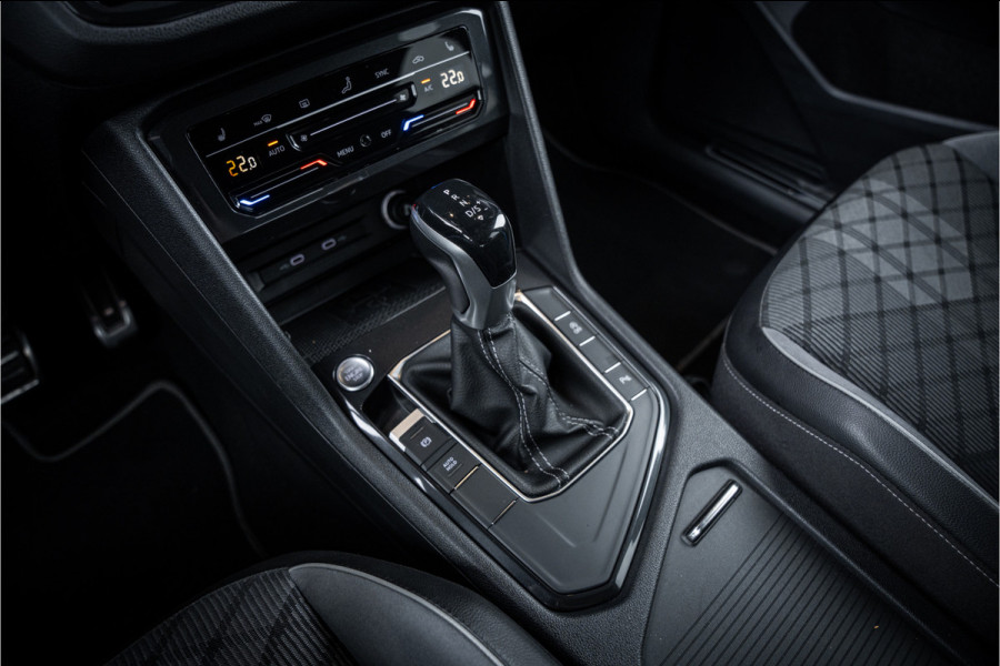 Volkswagen Tiguan 1.5 TSI R-Line Business+ - R Line | Panorama | Elek. Trekhaak | ACC | Camera