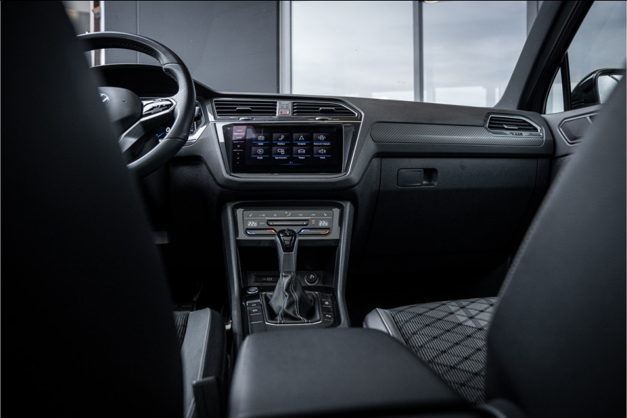 Volkswagen Tiguan 1.5 TSI R-Line Business+ - R Line | Panorama | Elek. Trekhaak | ACC | Camera