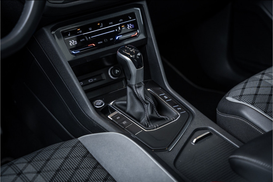 Volkswagen Tiguan 1.5 TSI R-Line Business+ - R Line | Panorama | Elek. Trekhaak | ACC | Camera