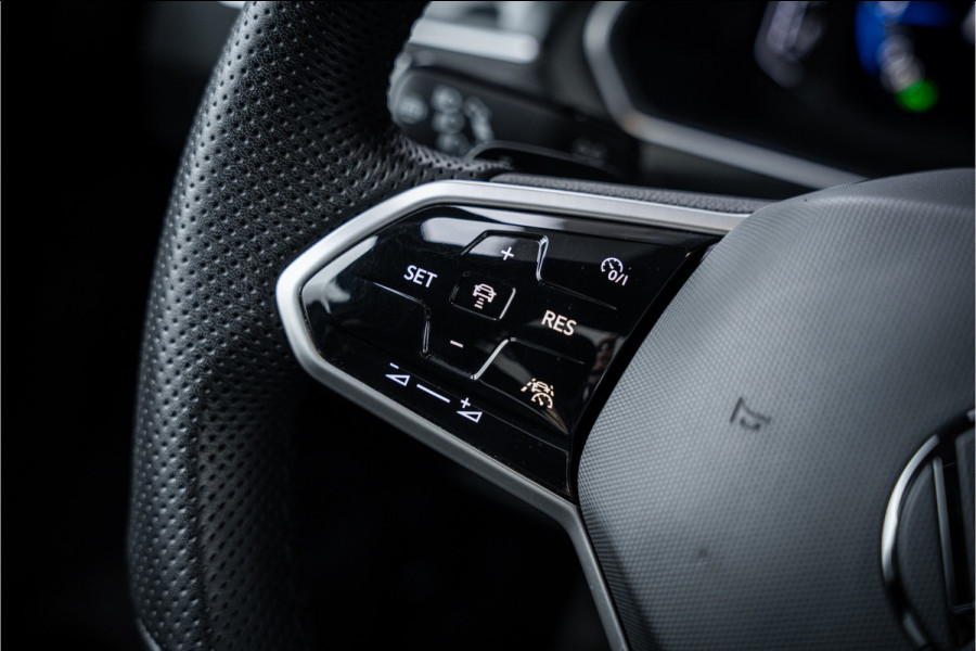 Volkswagen Tiguan 1.5 TSI R-Line Business+ - R Line | Panorama | Elek. Trekhaak | ACC | Camera