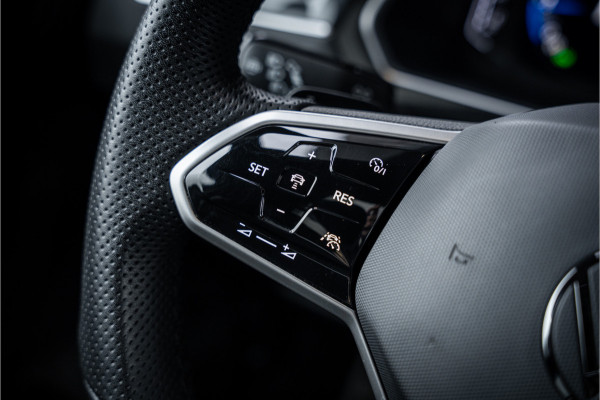 Volkswagen Tiguan 1.5 TSI R-Line Business+ - R Line | Panorama | Elek. Trekhaak | ACC | Camera