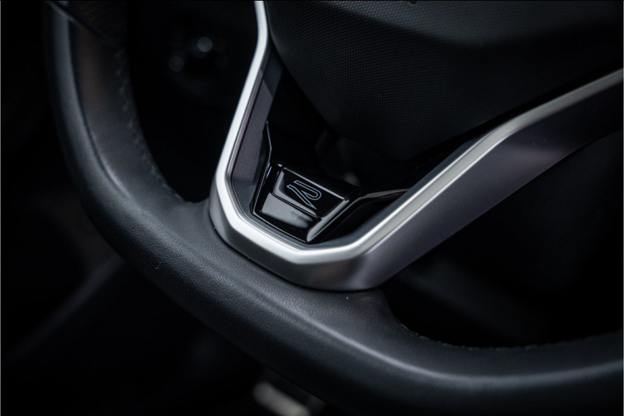 Volkswagen Tiguan 1.5 TSI R-Line Business+ - R Line | Panorama | Elek. Trekhaak | ACC | Camera