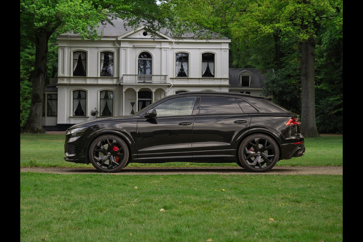 Audi RS Q8 Quattro | Akrapovic | B&O | Stoelventilatie | Pano-dak | Massage | Head-up | Adapt. cruise | Fabrieksgarantie 2027 Audi RS Q8 Quattro | Akrapovic | B&O | Stoelventilatie | Pano-dak | Massage | Head-up | Adapt. cruise | Fabrieksgarantie 2027