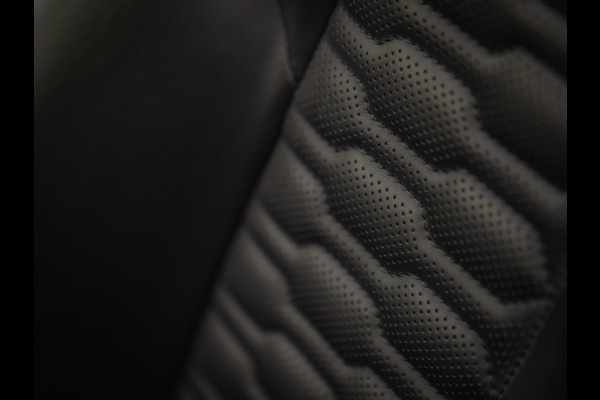 Audi RS Q8 Quattro | Akrapovic | B&O | Stoelventilatie | Pano-dak | Massage | Head-up | Adapt. cruise | Fabrieksgarantie 2027