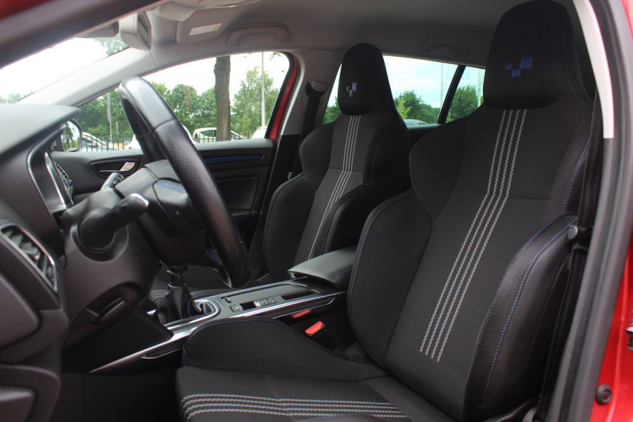 Renault MEGANE Estate 1.2 TCe GT-Line / Trekhaak / Camera / Bose / Keyless / 17'' / Navigatie / Getint glas / Dodehoek / DAB / Cruise Control