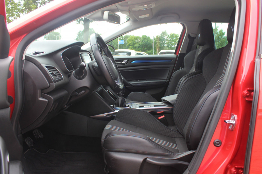 Renault MEGANE Estate 1.2 TCe GT-Line / Trekhaak / Camera / Bose / Keyless / 17'' / Navigatie / Getint glas / Dodehoek / DAB / Cruise Control