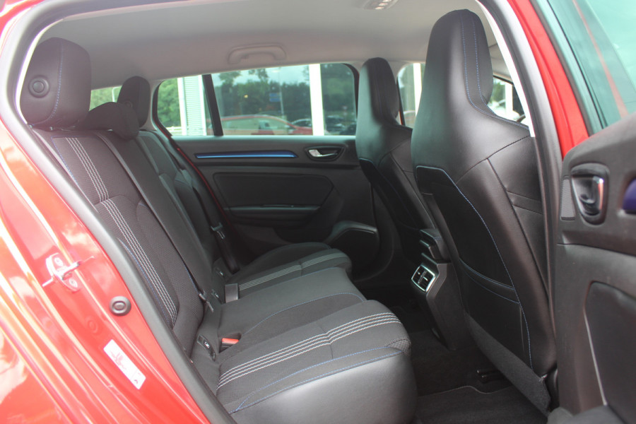 Renault MEGANE Estate 1.2 TCe GT-Line / Trekhaak / Camera / Bose / Keyless / 17'' / Navigatie / Getint glas / Dodehoek / DAB / Cruise Control
