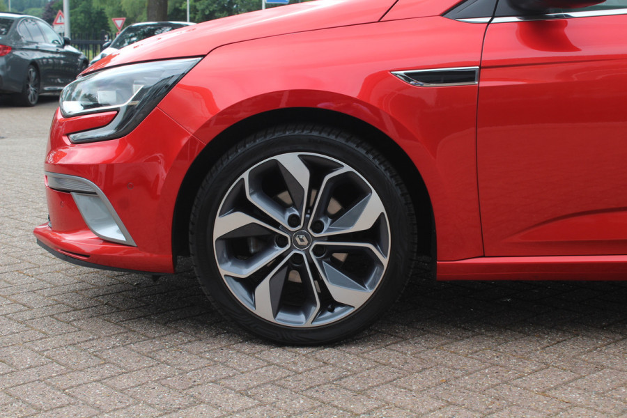 Renault MEGANE Estate 1.2 TCe GT-Line / Trekhaak / Camera / Bose / Keyless / 17'' / Navigatie / Getint glas / Dodehoek / DAB / Cruise Control