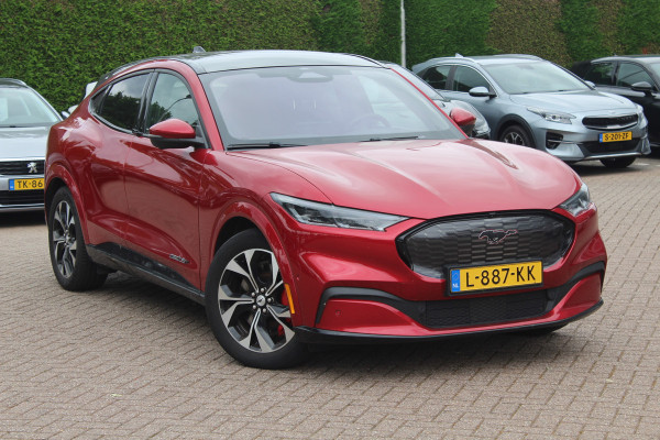 Ford Mustang Mach-E Extended First Edition AWD 98 kWh / Glascoating / Panoramadak / Camera / Leder / 19'' / B&O / Keyless / DAB / Dodehoek / ACC / Navigatie / Sfeerverlichting / Stoelverwarming