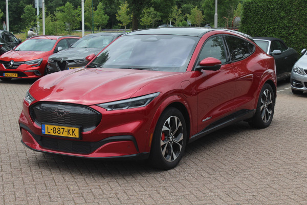 Ford Mustang Mach-E Extended First Edition AWD 98 kWh / Glascoating / Panoramadak / Camera / Leder / 19'' / B&O / Keyless / DAB / Dodehoek / ACC / Navigatie / Sfeerverlichting / Stoelverwarming