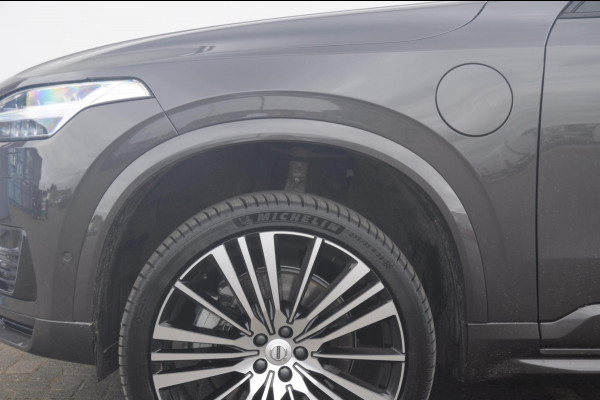 Volvo XC90 T8 455PK Automaat Plug-in hybrid AWD Ultra Dark Luchtvering / Bowers & Wilkins audio / Trekhaak / Massage / Stoelverwarming en ventilatie / Elektrisch bedienbare voorstoelen met geheugen / Trekhaak / Panoramadak / Head-up Display /