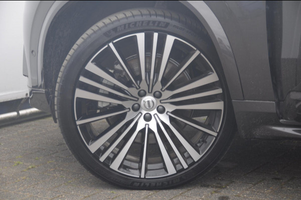 Volvo XC90 T8 455PK Automaat Plug-in hybrid AWD Ultra Dark Luchtvering / Bowers & Wilkins audio / Trekhaak / Massage / Stoelverwarming en ventilatie / Elektrisch bedienbare voorstoelen met geheugen / Trekhaak / Panoramadak / Head-up Display /