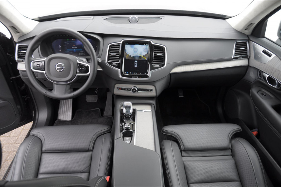 Volvo XC90 T8 455PK Automaat Plug-in hybrid AWD Ultra Dark Luchtvering / Bowers & Wilkins audio / Trekhaak / Massage / Stoelverwarming en ventilatie / Elektrisch bedienbare voorstoelen met geheugen / Trekhaak / Panoramadak / Head-up Display /