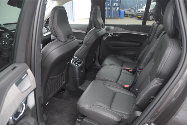 Volvo XC90 T8 455PK Automaat Plug-in hybrid AWD Ultra Dark Luchtvering / Bowers & Wilkins audio / Trekhaak / Massage / Stoelverwarming en ventilatie / Elektrisch bedienbare voorstoelen met geheugen / Trekhaak / Panoramadak / Head-up Display /