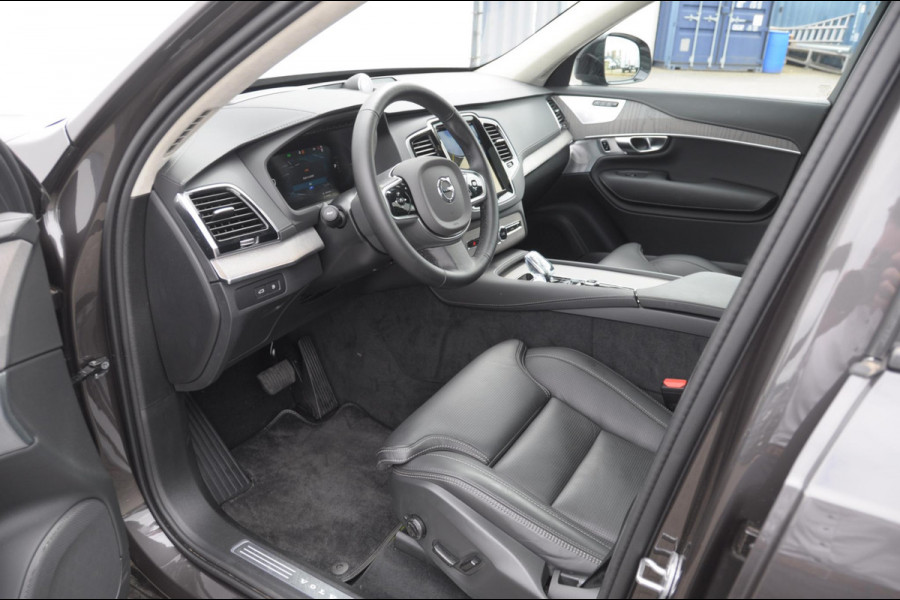 Volvo XC90 T8 455PK Automaat Plug-in hybrid AWD Ultra Dark Luchtvering / Bowers & Wilkins audio / Trekhaak / Massage / Stoelverwarming en ventilatie / Elektrisch bedienbare voorstoelen met geheugen / Trekhaak / Panoramadak / Head-up Display /
