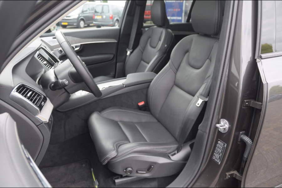 Volvo XC90 T8 455PK Automaat Plug-in hybrid AWD Ultra Dark Luchtvering / Bowers & Wilkins audio / Trekhaak / Massage / Stoelverwarming en ventilatie / Elektrisch bedienbare voorstoelen met geheugen / Trekhaak / Panoramadak / Head-up Display /