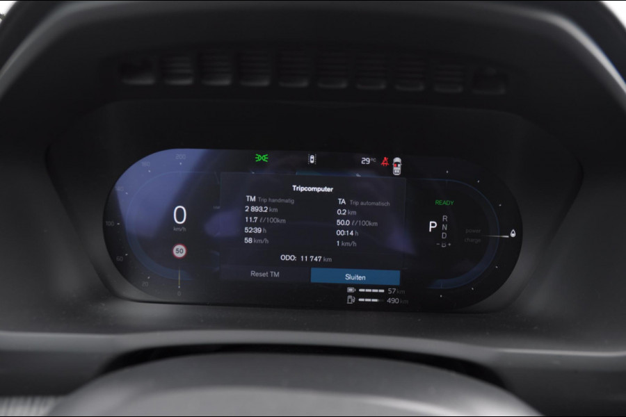 Volvo XC90 T8 455PK Automaat Plug-in hybrid AWD Ultra Dark Luchtvering / Bowers & Wilkins audio / Trekhaak / Massage / Stoelverwarming en ventilatie / Elektrisch bedienbare voorstoelen met geheugen / Trekhaak / Panoramadak / Head-up Display /