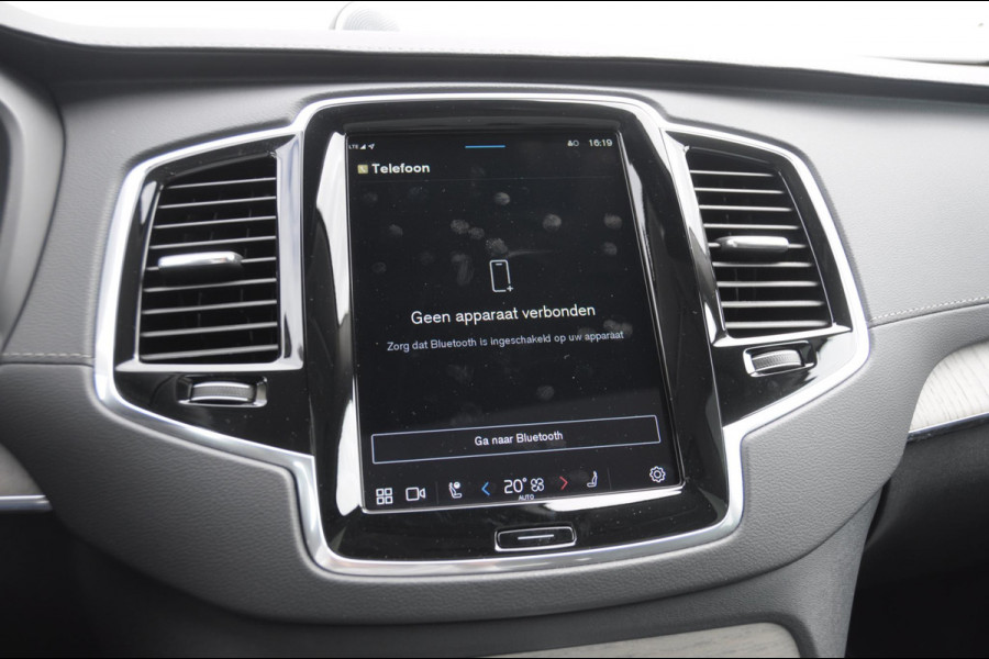Volvo XC90 T8 455PK Automaat Plug-in hybrid AWD Ultra Dark Luchtvering / Bowers & Wilkins audio / Trekhaak / Massage / Stoelverwarming en ventilatie / Elektrisch bedienbare voorstoelen met geheugen / Trekhaak / Panoramadak / Head-up Display /