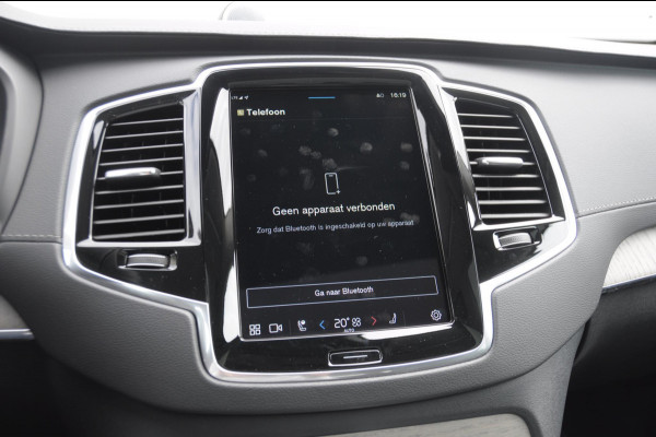 Volvo XC90 T8 455PK Automaat Plug-in hybrid AWD Ultra Dark Luchtvering / Bowers & Wilkins audio / Trekhaak / Massage / Stoelverwarming en ventilatie / Elektrisch bedienbare voorstoelen met geheugen / Trekhaak / Panoramadak / Head-up Display /