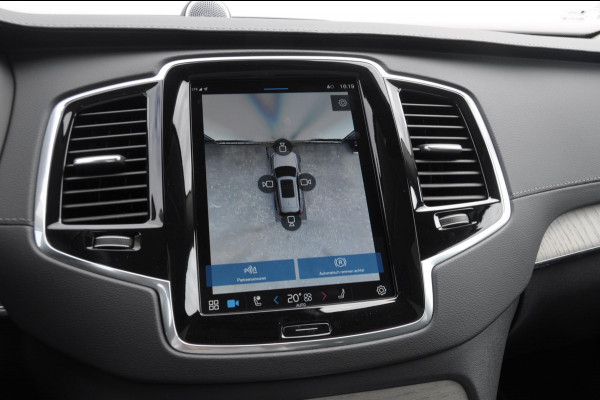Volvo XC90 T8 455PK Automaat Plug-in hybrid AWD Ultra Dark Luchtvering / Bowers & Wilkins audio / Trekhaak / Massage / Stoelverwarming en ventilatie / Elektrisch bedienbare voorstoelen met geheugen / Trekhaak / Panoramadak / Head-up Display /