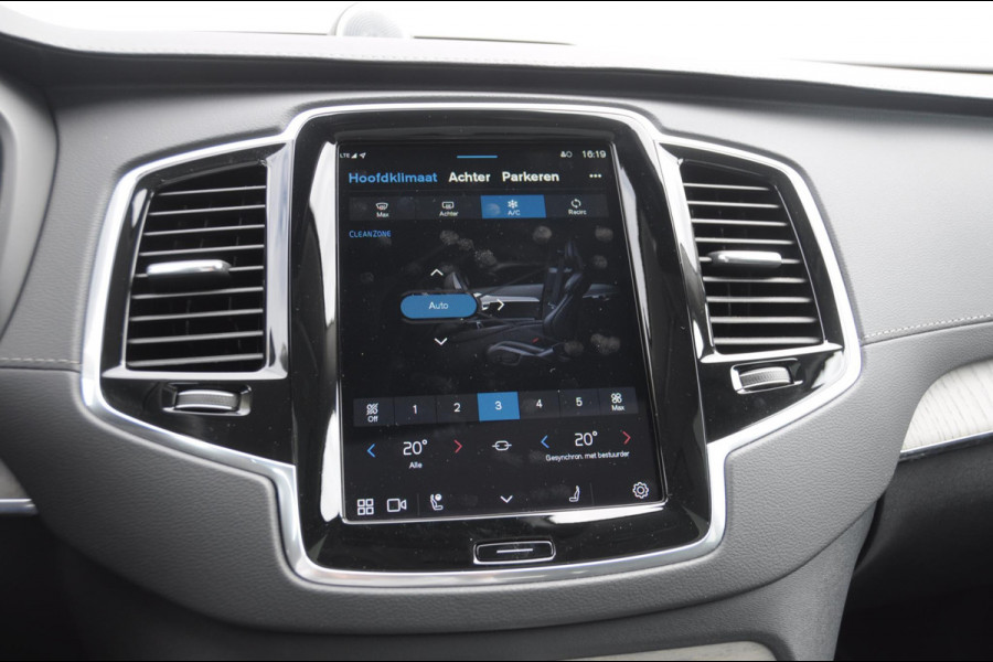 Volvo XC90 T8 455PK Automaat Plug-in hybrid AWD Ultra Dark Luchtvering / Bowers & Wilkins audio / Trekhaak / Massage / Stoelverwarming en ventilatie / Elektrisch bedienbare voorstoelen met geheugen / Trekhaak / Panoramadak / Head-up Display /