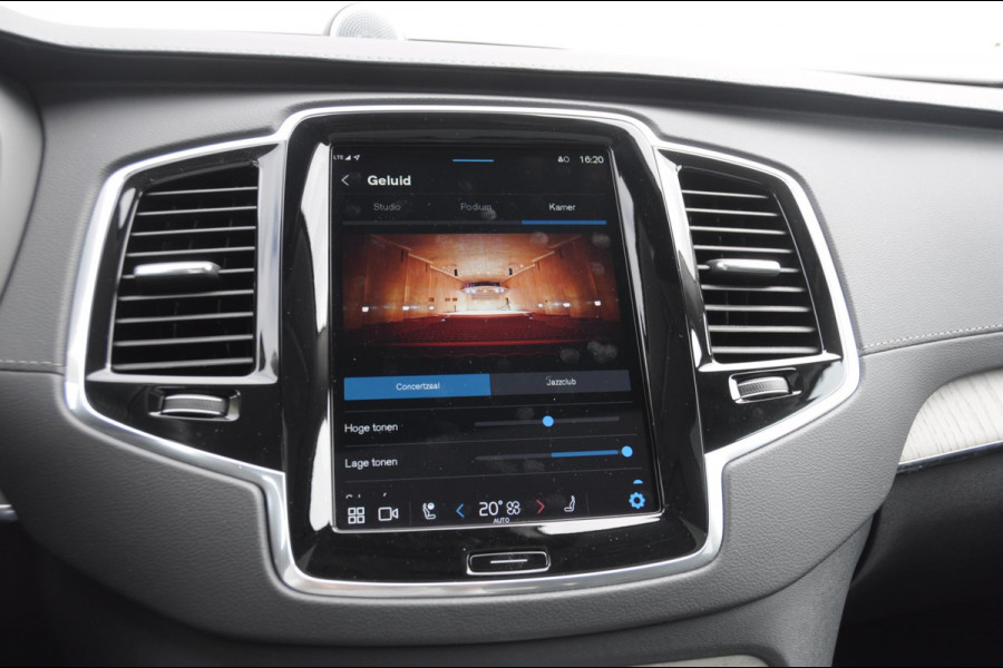 Volvo XC90 T8 455PK Automaat Plug-in hybrid AWD Ultra Dark Luchtvering / Bowers & Wilkins audio / Trekhaak / Massage / Stoelverwarming en ventilatie / Elektrisch bedienbare voorstoelen met geheugen / Trekhaak / Panoramadak / Head-up Display /