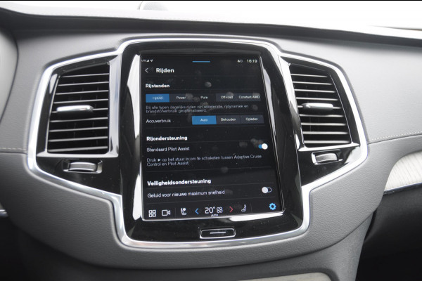 Volvo XC90 T8 455PK Automaat Plug-in hybrid AWD Ultra Dark Luchtvering / Bowers & Wilkins audio / Trekhaak / Massage / Stoelverwarming en ventilatie / Elektrisch bedienbare voorstoelen met geheugen / Trekhaak / Panoramadak / Head-up Display /