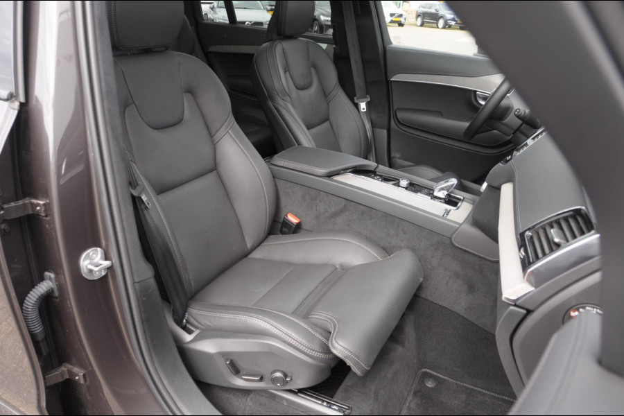 Volvo XC90 T8 455PK Automaat Plug-in hybrid AWD Ultra Dark Luchtvering / Bowers & Wilkins audio / Trekhaak / Massage / Stoelverwarming en ventilatie / Elektrisch bedienbare voorstoelen met geheugen / Trekhaak / Panoramadak / Head-up Display /