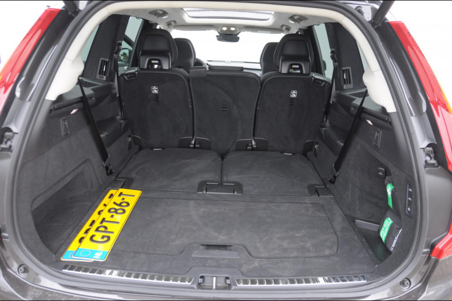 Volvo XC90 T8 455PK Automaat Plug-in hybrid AWD Ultra Dark Luchtvering / Bowers & Wilkins audio / Trekhaak / Massage / Stoelverwarming en ventilatie / Elektrisch bedienbare voorstoelen met geheugen / Trekhaak / Panoramadak / Head-up Display /