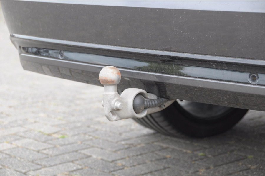Volvo XC90 T8 455PK Automaat Plug-in hybrid AWD Ultra Dark Luchtvering / Bowers & Wilkins audio / Trekhaak / Massage / Stoelverwarming en ventilatie / Elektrisch bedienbare voorstoelen met geheugen / Trekhaak / Panoramadak / Head-up Display /