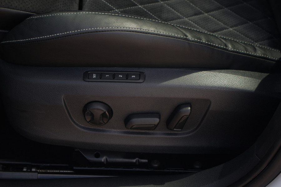 Škoda Superb Combi 1.4 TSI iV 218 PK Sportline Bns, Panoramadak, 360° Camera, Memory, 4x Stoelverwarming