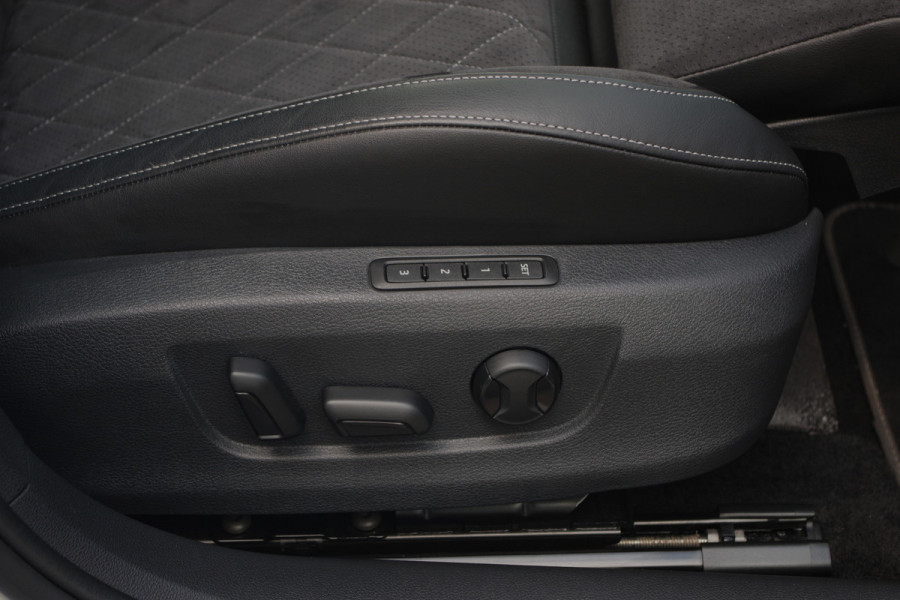Škoda Superb Combi 1.4 TSI iV 218 PK Sportline Bns, Panoramadak, 360° Camera, Memory, 4x Stoelverwarming