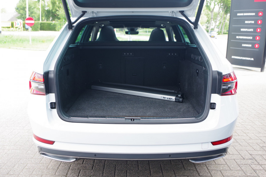 Škoda Superb Combi 1.4 TSI iV 218 PK Sportline Bns, Panoramadak, 360° Camera, Memory, 4x Stoelverwarming