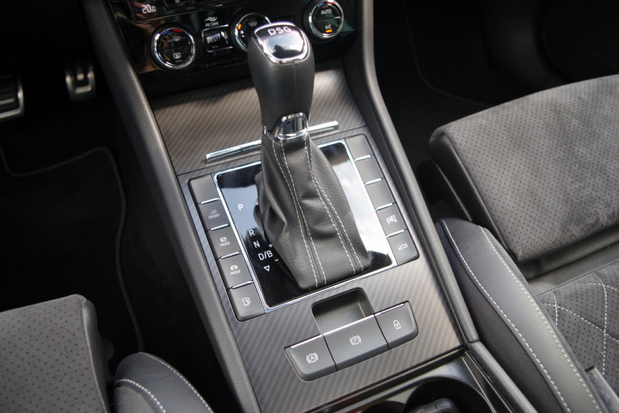 Škoda Superb Combi 1.4 TSI iV 218 PK Sportline Bns, Panoramadak, 360° Camera, Memory, 4x Stoelverwarming