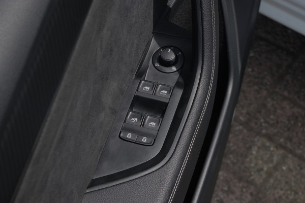 Škoda Superb Combi 1.4 TSI iV 218 PK Sportline Bns, Panoramadak, 360° Camera, Memory, 4x Stoelverwarming