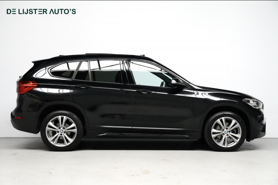 BMW X1 sDrive18i Sport Line Automaat 140 PK Facelift |Pano-dak | Leder | Stoelverwarming | Memory | Camera | LED | PDC |