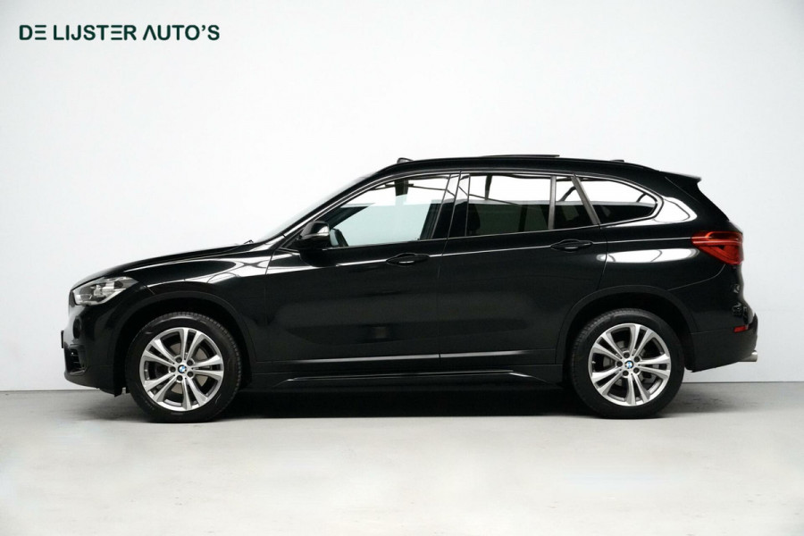 BMW X1 sDrive18i Sport Line Automaat 140 PK Facelift |Pano-dak | Leder | Stoelverwarming | Memory | Camera | LED | PDC |