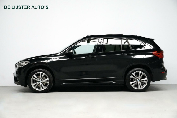 BMW X1 sDrive18i Sport Line Automaat 140 PK Facelift |Pano-dak | Leder | Stoelverwarming | Memory | Camera | LED | PDC |